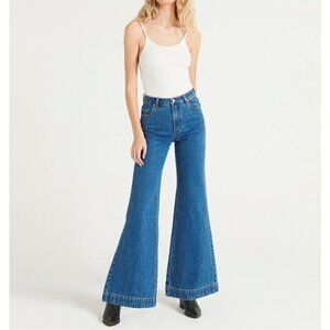 Rolla’s East Coast Highrise flare jeans, medium  wash, Size 29 N48